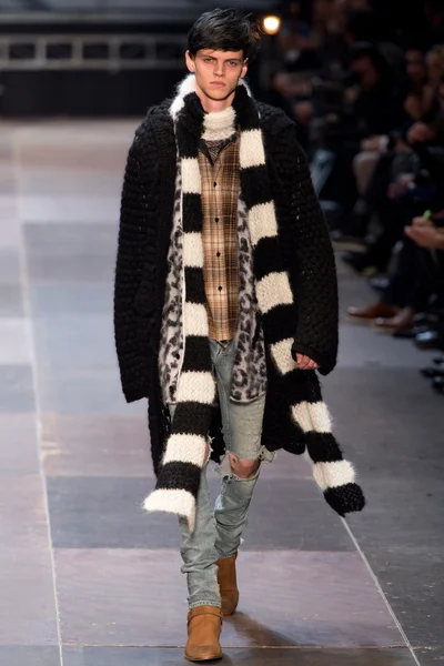 Look 19